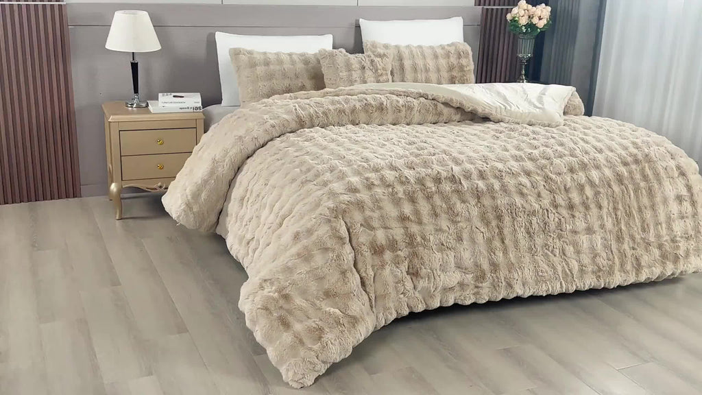 4PCS Luxury Faux Fur Comforter with high en quality Velvet backing .multiple pieces. Including 1 luxury comforter, 2 faux fur pillow cases . and one high quality deco cushion